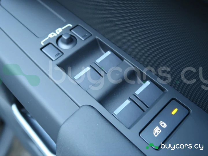 Land Rover Defender Белый