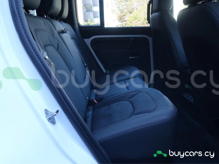 Land Rover Defender Белый