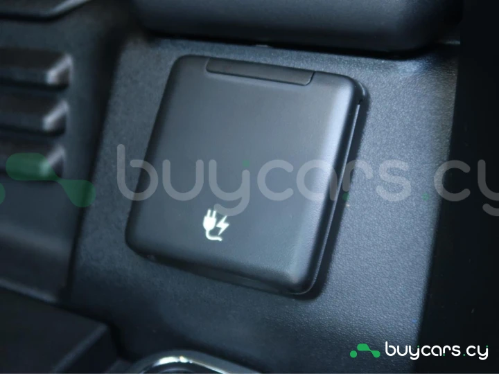 Land Rover Defender Белый