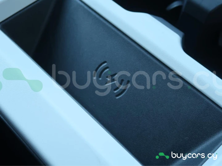 Land Rover Defender Белый