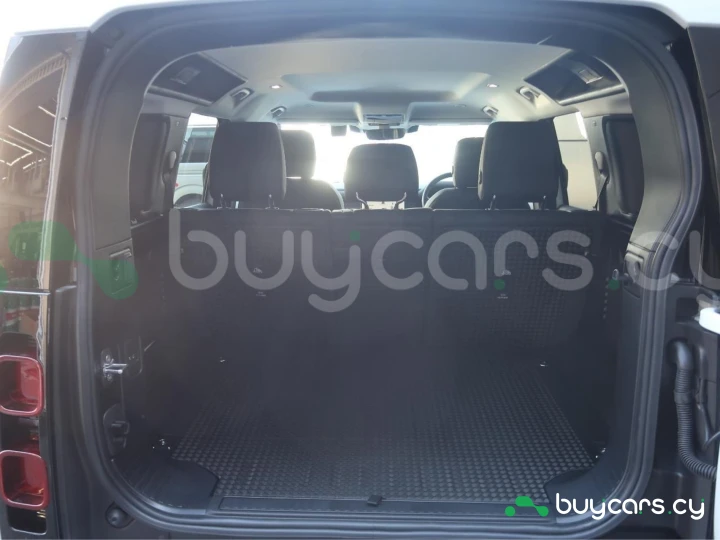 Land Rover Defender Белый