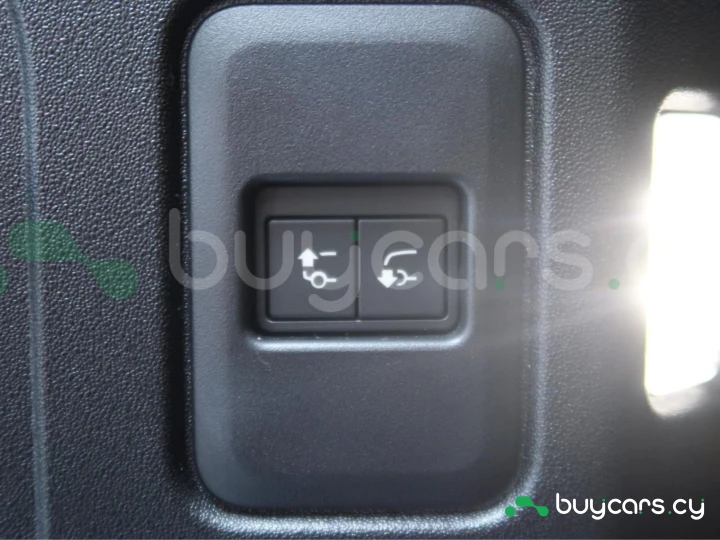 Land Rover Defender Белый