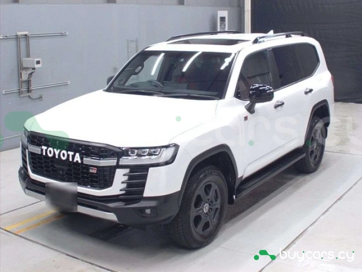 Toyota Land Cruiser 300 Белый