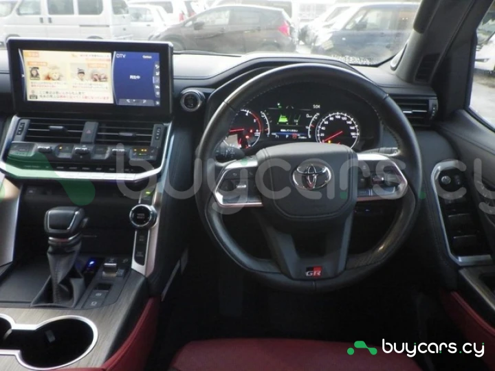 Toyota Land Cruiser 300 Белый