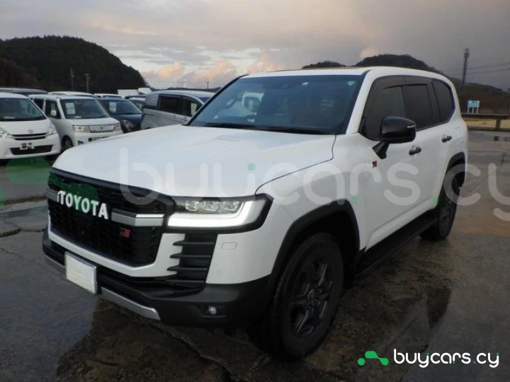 Toyota Land Cruiser 300 Белый