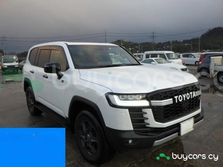 Toyota Land Cruiser 300 Белый