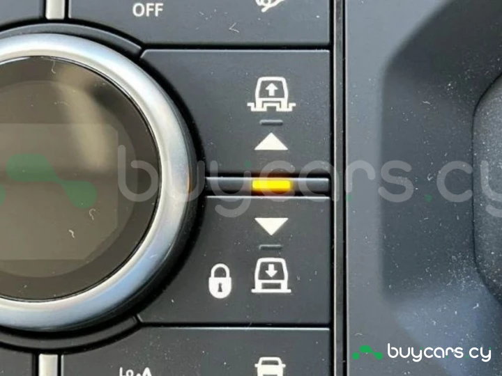 Land Rover Defender Темно-красный