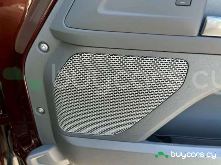 Land Rover Defender Темно-красный