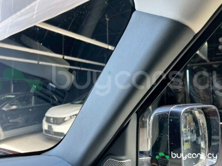 Land Rover Defender Темно-красный