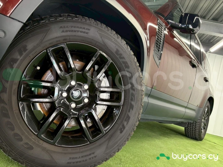 Land Rover Defender Темно-красный