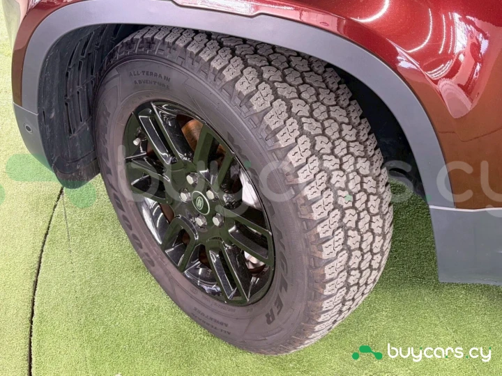 Land Rover Defender Темно-красный