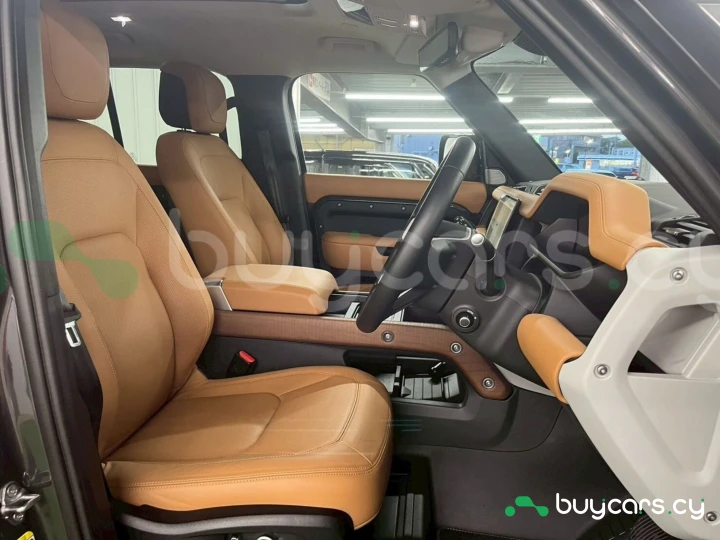 Land Rover Defender Серый