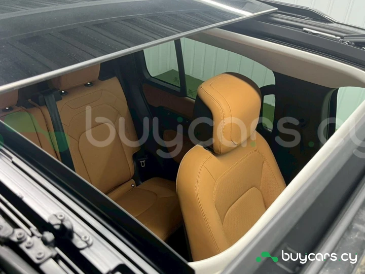 Land Rover Defender Серый