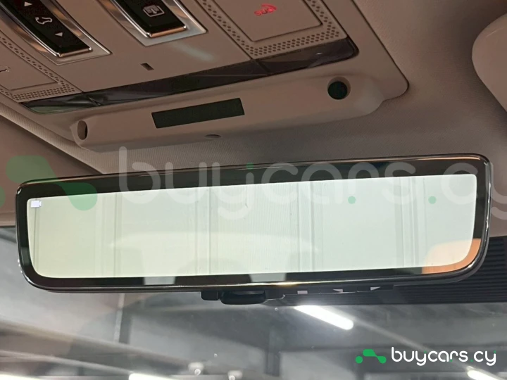 Land Rover Defender Серый