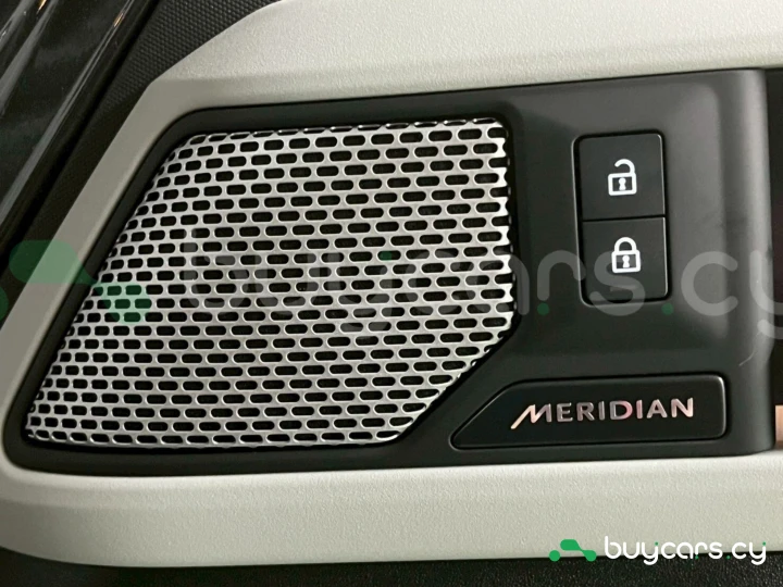 Land Rover Defender Серый