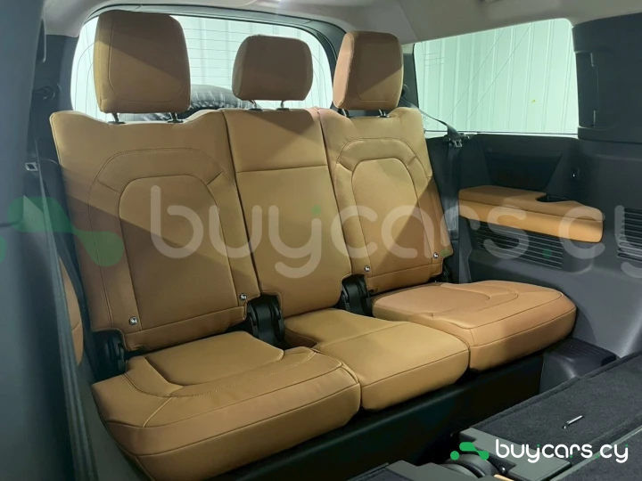 Land Rover Defender Серый