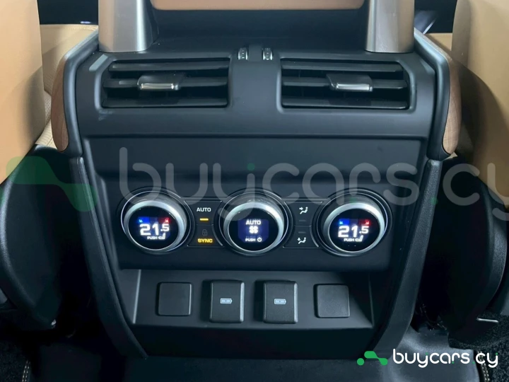 Land Rover Defender Серый