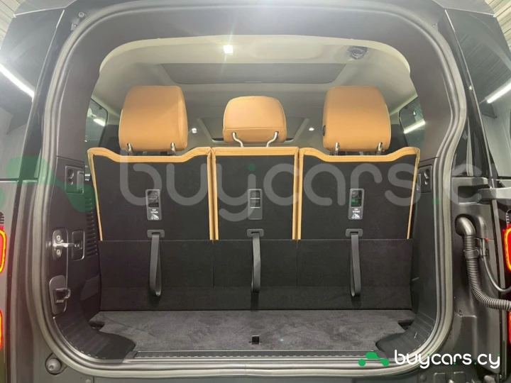 Land Rover Defender Серый