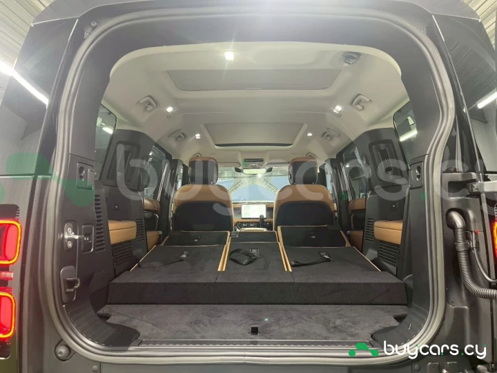 Land Rover Defender Серый