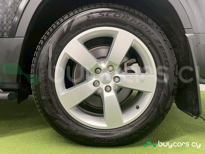 Land Rover Defender Серый