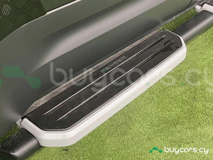 Land Rover Defender Серый