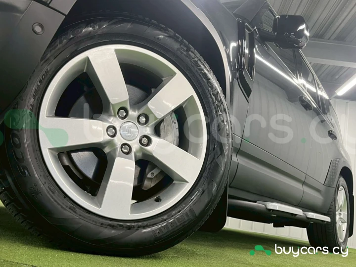 Land Rover Defender Серый