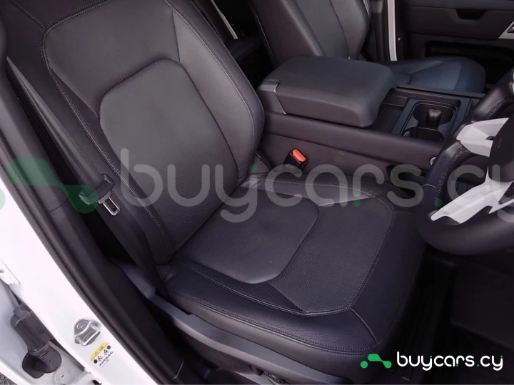 Land Rover Defender Белый