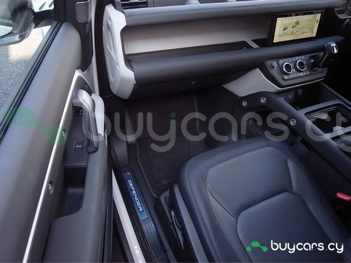 Land Rover Defender Белый