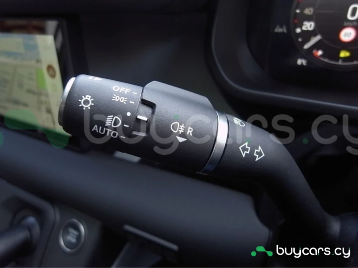 Land Rover Defender Белый