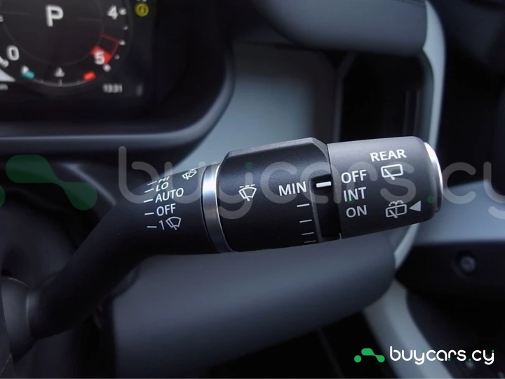 Land Rover Defender Белый