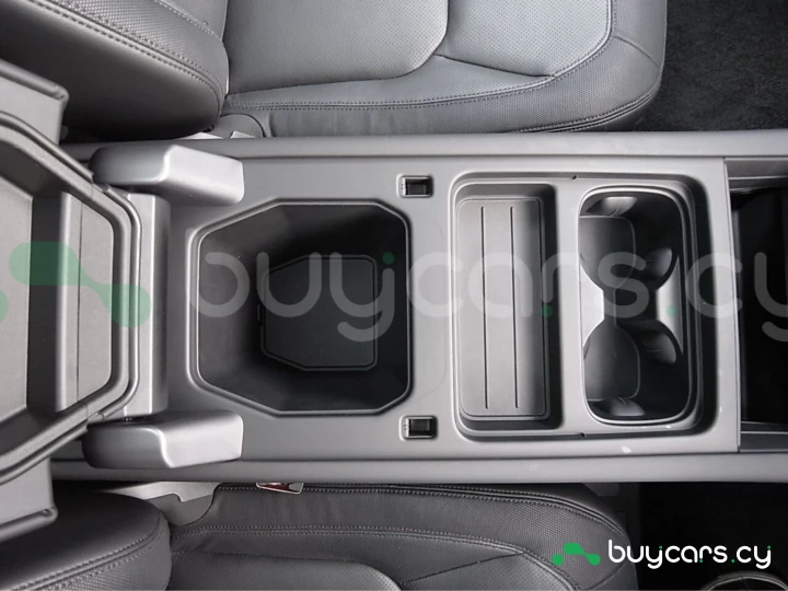 Land Rover Defender Белый