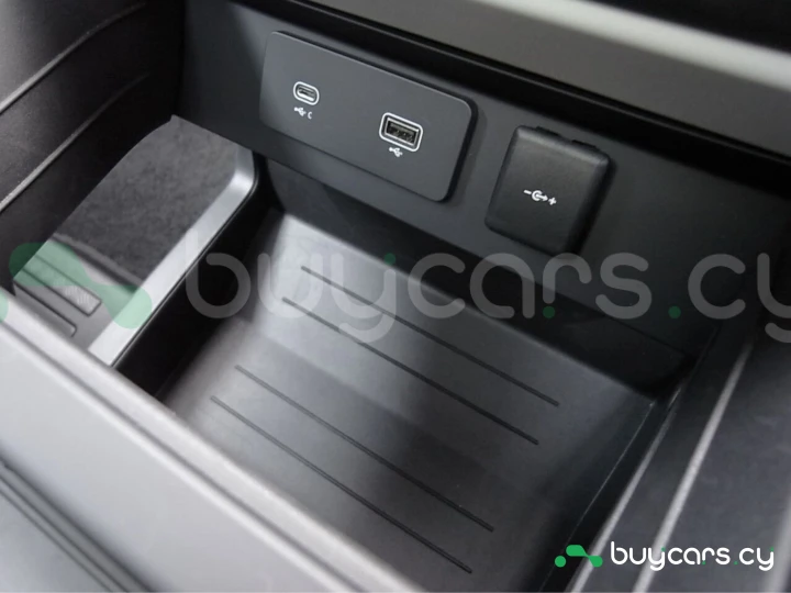 Land Rover Defender Белый