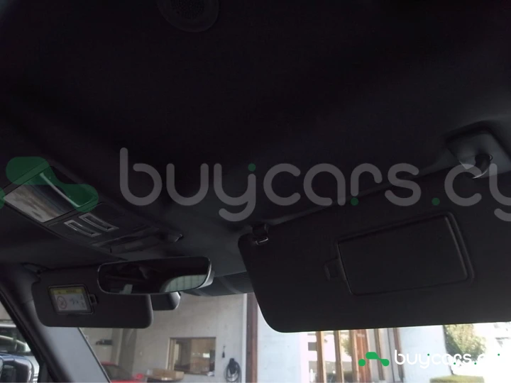 Land Rover Defender Белый