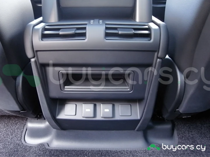 Land Rover Defender Белый