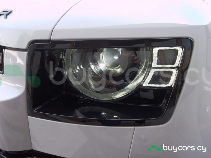 Land Rover Defender Белый