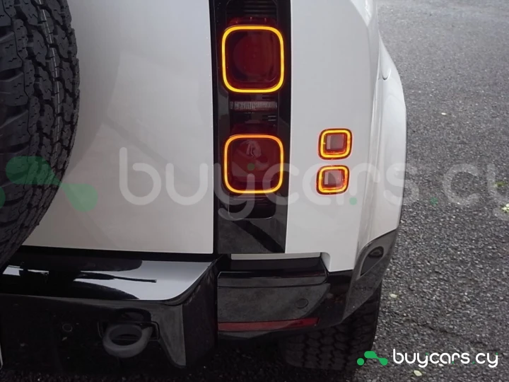 Land Rover Defender Белый