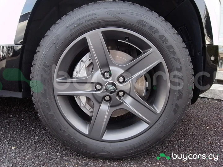 Land Rover Defender Белый