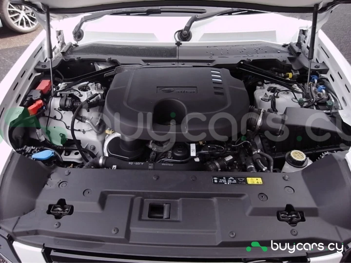 Land Rover Defender Белый