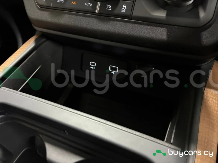 Land Rover Defender Черный