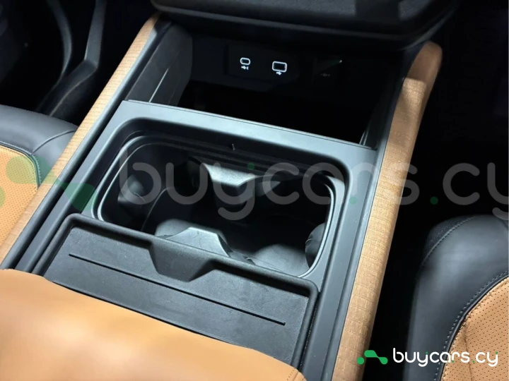 Land Rover Defender Черный