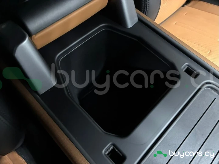 Land Rover Defender Черный