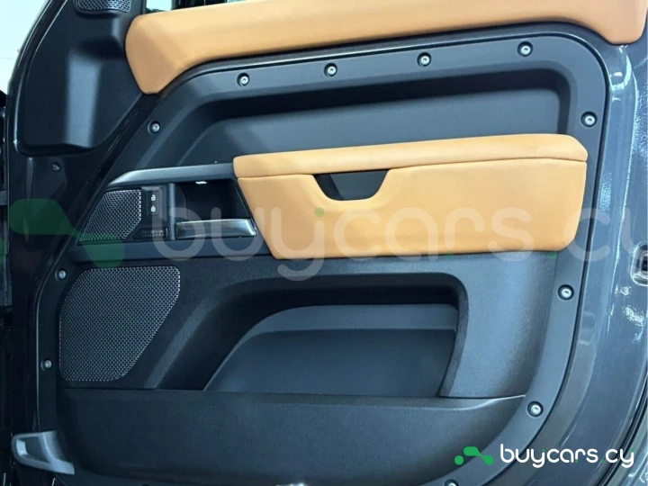 Land Rover Defender Черный