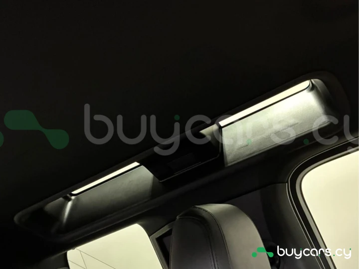 Land Rover Defender Черный