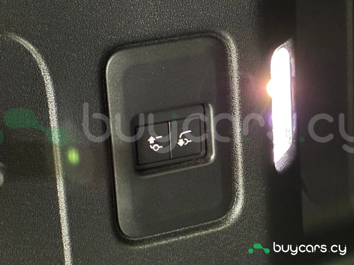 Land Rover Defender Черный