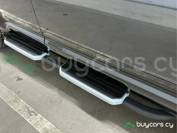 Land Rover Defender Черный