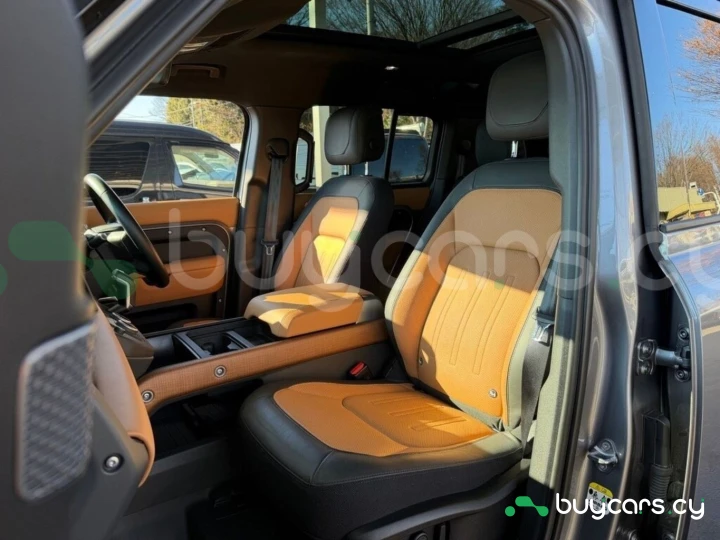 Land Rover Defender Серый