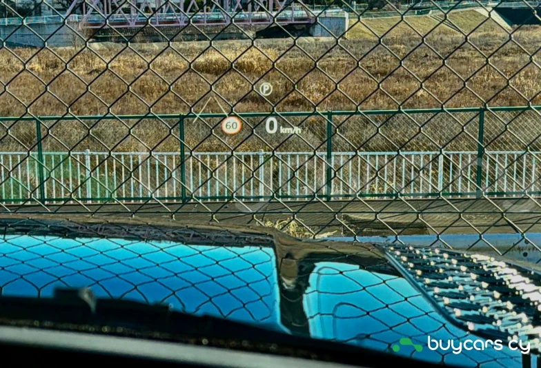 Land Rover Defender Серый