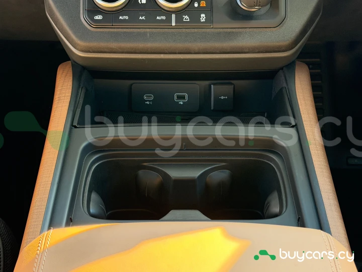 Land Rover Defender Серый