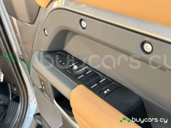 Land Rover Defender Серый