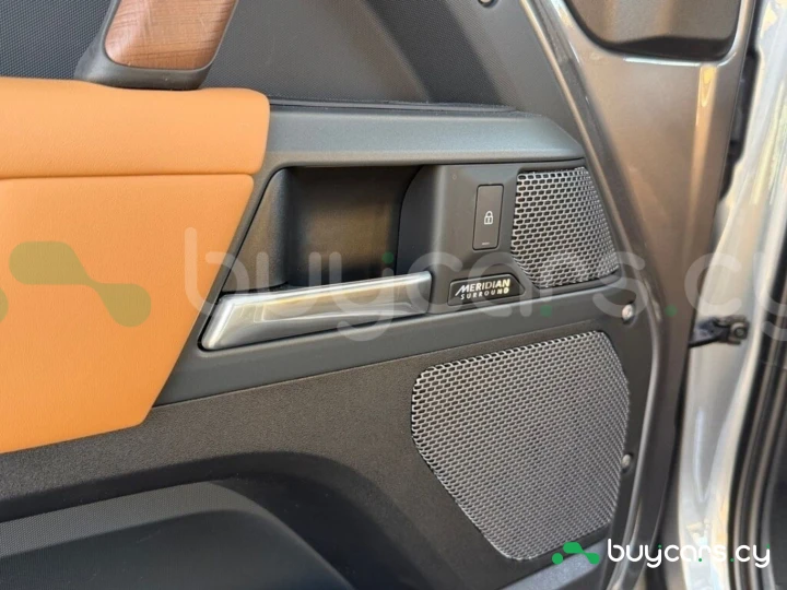 Land Rover Defender Серый